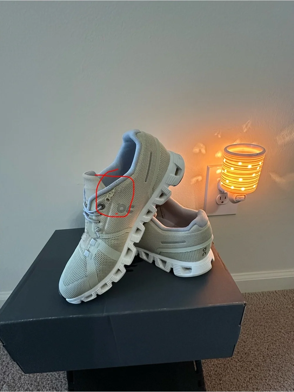 On Cloud 5, Women’s Athletic Shoes - Sand/White size W9